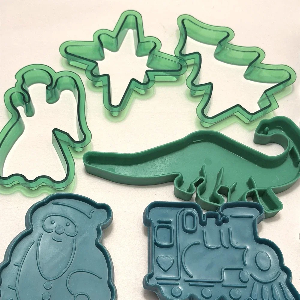 VTG Cookie Cutter LOT VTG Silver Metal Green Plastic Christmas Kitsch Retro Deco